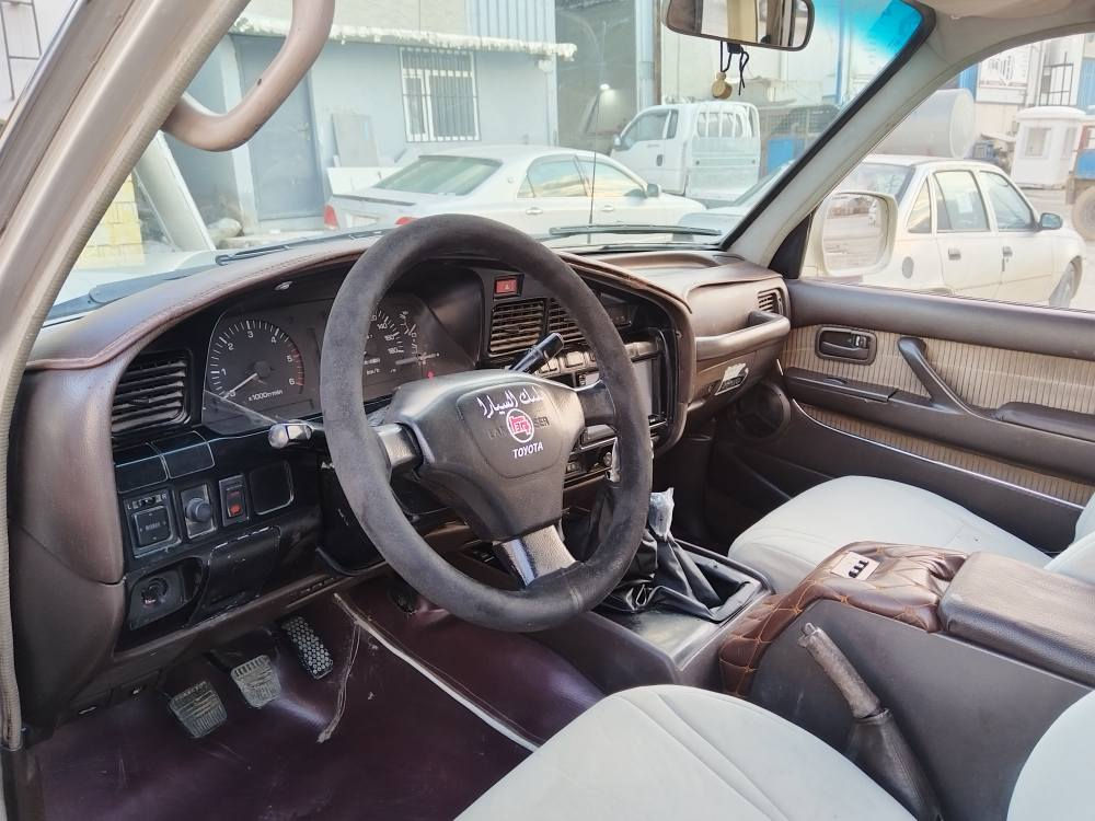 ***********له يلا عه له وي موديل ١٩٩٠ مه كينه وكيرو ده بل اكسلي به شه رت جوار تايه و ويلي تازه خراوه ته سه ر ي بي ده عم له رساخي بوياخ كراوه ارمي سليماني ارمي كونه به شه رت سه ياره ي باكو خاوين و بي مه صرفه هه موو كياني له سه ر شه ريكه ماوه نرخي ٦٠ كه لاو كميك مه عامه له السليمانية, العراق
