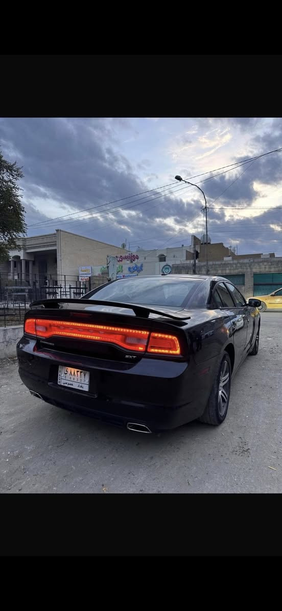 دوج جارجر 2014 فول موصفات 
كير طياره
فتحه 
كشنات جلد 
وباقي الموصفات معروفه 3600
ماشيه 180ميل
حادثا جاملغ ومصبوغ 
وصار حادث اهنا الباب الي خلف باب السايق متبدله نفس الون واكو شبر بارد يم قبغ البانزين مال حادث 
داخلها كلش نضيف رايدها ب 155  
العنوان بغداد البنوك  
رقم ***********

بيع فقط
