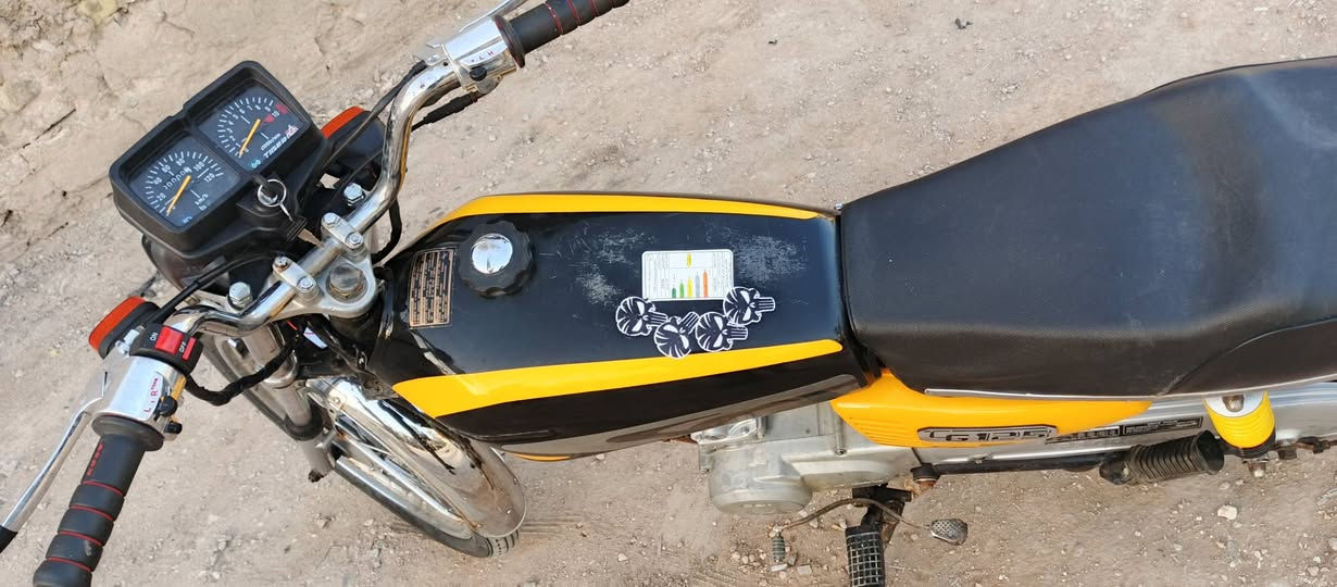 اربع كير للبيع اوراق موديل 14
كهربائيات كلهه شغاله المكان طوريج 
السعر 375 وبيهه مجال و يدلل الشراي 
***********
