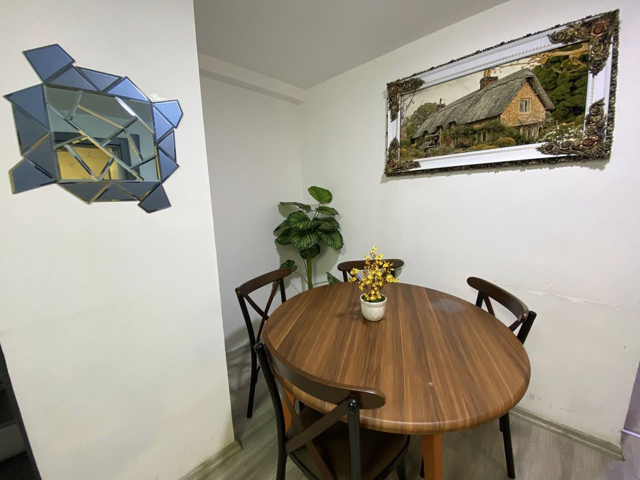 ‏شقة للإيجار في أربيل
‏في مجمع سكني لايف تاورز
‏داخل مربع الذهبي 
‏شقة متوفر غرفتين وصالة 
‏مؤسسة بالكامل 
‏مساحة 135 متر
‏طابق 20 
‏الاستفسار أكثر على ال WhatsApp 
***********📞
***********📞
