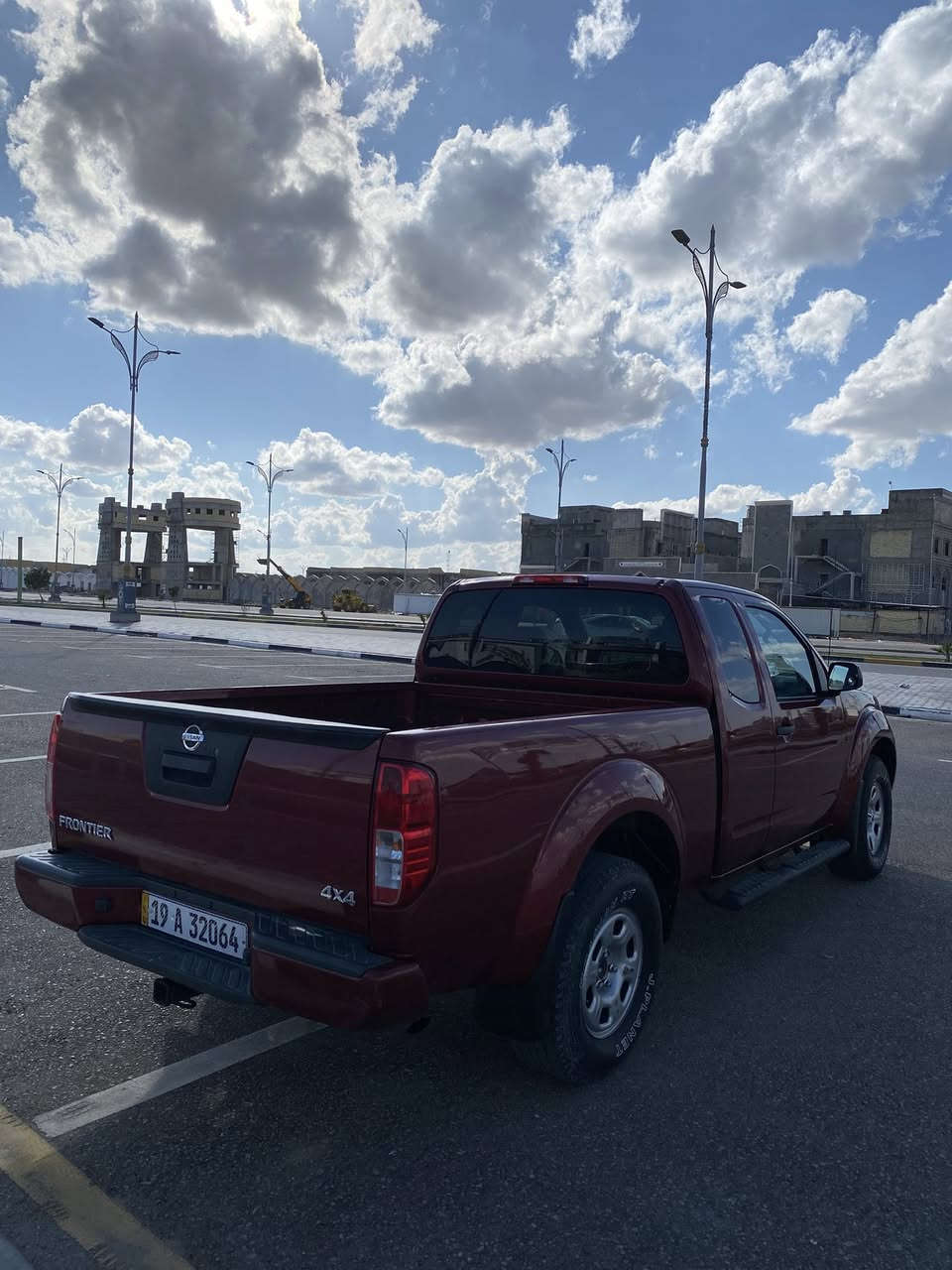 نيسان فرونتيرا2021
قماره وربع اربعه راكب 
جاملغ وبنيد بدون دواخل 
المواصفات 

شاشه 
كأمره 
تدفئه تبريد 
تحكامات ستيرن 
حساسات امامي خلفي 
مودات قياده(سبورت نورمال  سمارت)
مكينه V6
كشافات ضباب 
مثبت سرعه
بدي طويل 

رقم كربلاء 
بيع او مراوس 
مكان السياره كربلاء 
السعر ١٤٠ وبيها مجال بسيط 
صور الحادث بل منشور 

التواصل :***********

