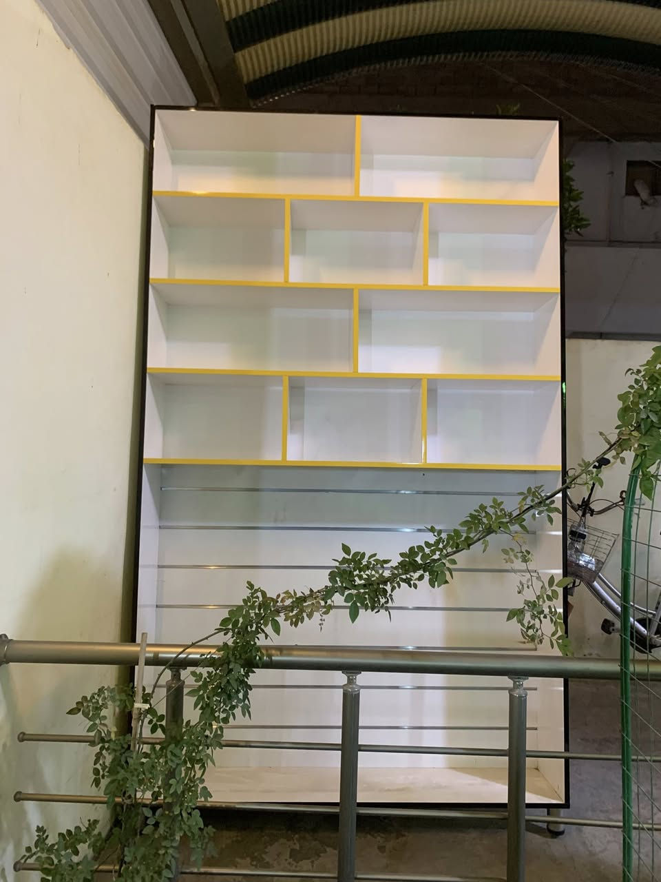 رفوف للبيع السعر 450 وبيهن مجال للاستفسار ***********
