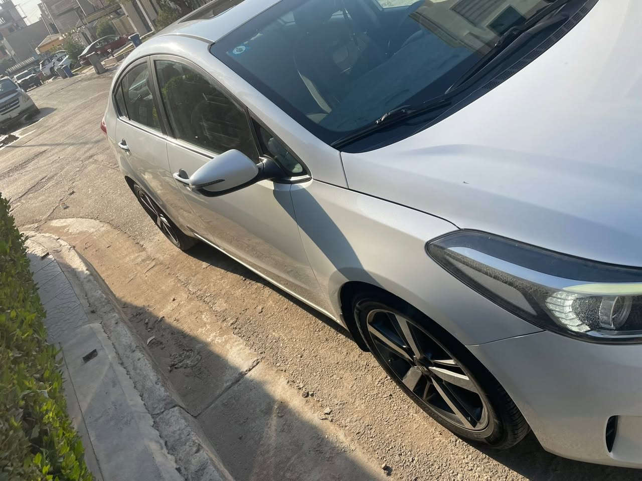 السلام عليكم للبيع سيراتو خليجيه موديل 2017 فول مواصفات فتحة بصمه محرك 1600 مكفوله سياره عده بارد بل هلال موضح بل صور  الاتصال ***********
