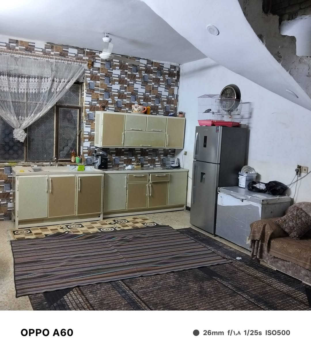 السلام عليكم بيت للبيع 100متر مربع ركن خضراء الدسيم قريب على الشارع الرئيسي ثلاث بيت خلف دائرة الكهرباء ***********
