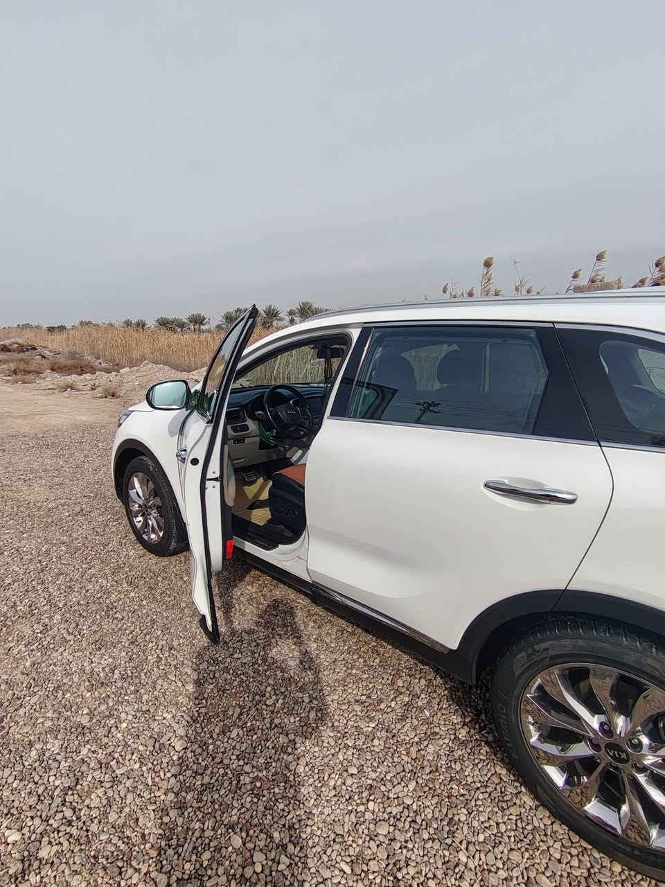 كيا سورنتو خليجي
رقم بغداد بسمي
موديل ٢٠٢٠ شكل ال٢٠ 
لون ابيض 
٦ سلندر ٧ راكب 
فوووووول مواصفات بدون فتحة 
بصمتين: تشغيل وتقفيل 
الباب الخلفي كهرباء 
بردات خلفية اصلية 
كشنات جلد اصلي لونين 
كشنات ٢ كهرباء 
شاشة كبيرة اندرويد 
كامرة دوارة اصلية 
حساس امامي وخلفي 
مري شفط مع القفل 
جي : بي: اس: خرائط طرق 
اريل ابيض طيارة 
كيجات السرعة زئبقية 
شاشة الدشبول الكترونية 
تحكم استيرن فول 
حاكية : ابلوتوث: اوكس 
نظام ايكو درايف 
اضواء ترحيب بليدات 
علامة سورنتو بلدوسة 
تبريد ابيانو لمس 
تبريد ٣ قطع ثلج 
مانع انزلاق وانحدار 
شاشة اعطال بلدشبول 
لد امامي وخلفي 
لايت زنون اصلي 
اشاير بلمري 
يدات نيكل اصلي 
ويل اكروم ١٩
تخم تاير جديد لك 
ماشية ٧٠ اصلي ادك جرس 
كير ومكينة وصدر وحدادية وتبريد خير من اللة   ماعده الطخه في باب السايق موجوده بسونار يعني صبغ نص الباب مو كله الباقي كله مكفول 
سيارة جديدة معنى الكلام من زيرو عدنة على ادينه
البصمة الثانية ممستخدمة // كتلوكات الشركة موجود 
استفسار اتصل على رقم 
***********
***********
مكلف بل نشر
السعر240بيه مجال 
مكان بابل مشروع مسيب قرب خط سريع 
ملاحضه بيع ومرواوسه حسب القناعه
