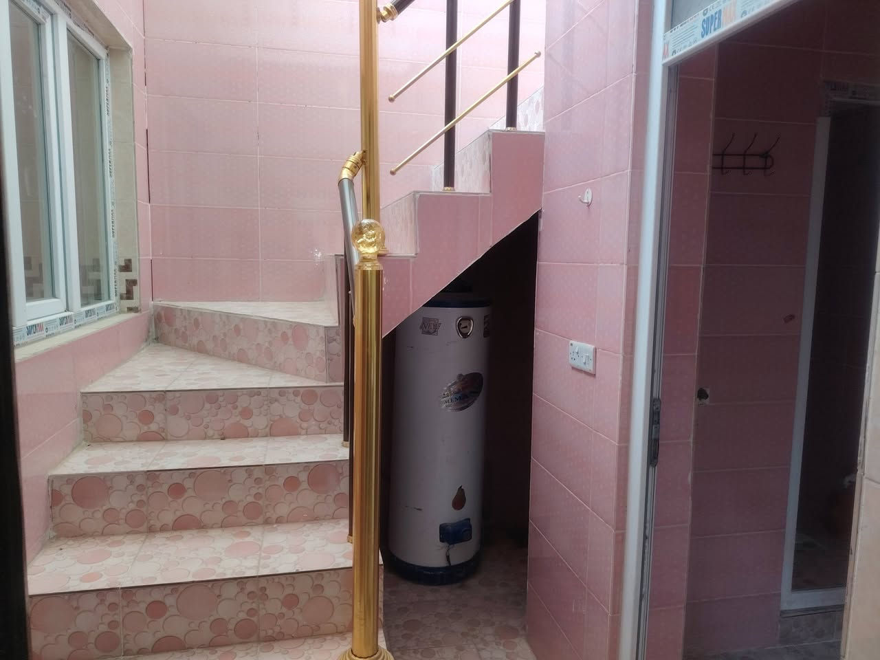 مشتمل للبيع خانقين او باره خلف معرض جزيره مساحه ١٣٠ طابو صرف طابق واحد *********** سعره ٥٥مليون بي مجال
