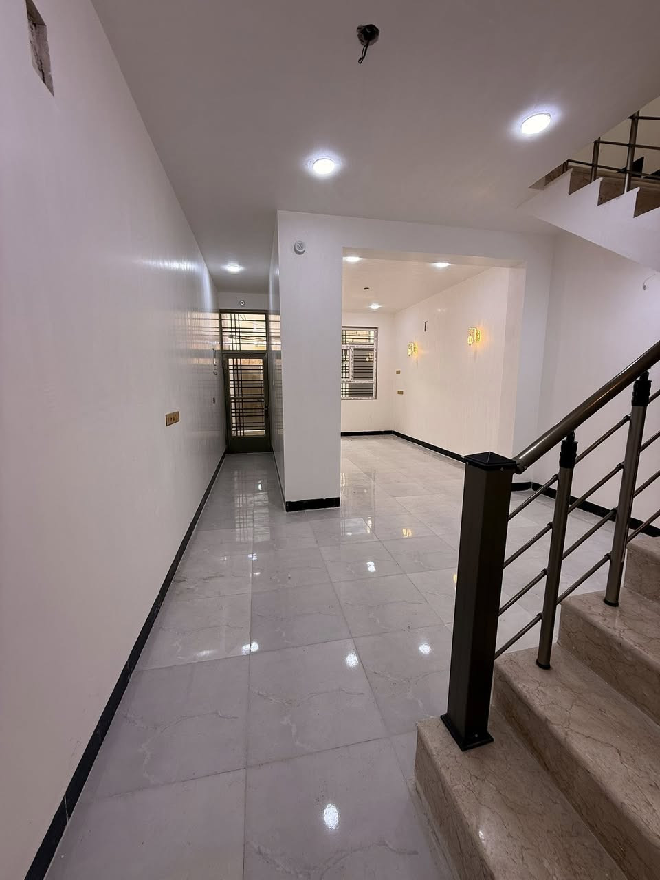 بيت للبيع مساحة ١٠٠م بناء جديد في حي العسكري قطاع ١٦ 
***********
***********
