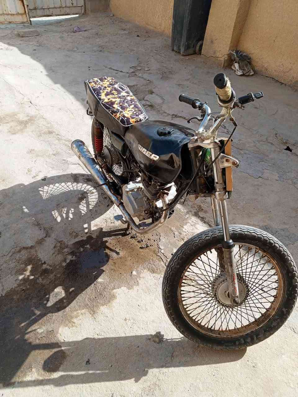 السلام عليكم دراجه تايكر موديل 18اوراق شغاله مابيها شي مكينه نضيفه السعر 300وبيها مجال عنوان الحسنيه ***********
