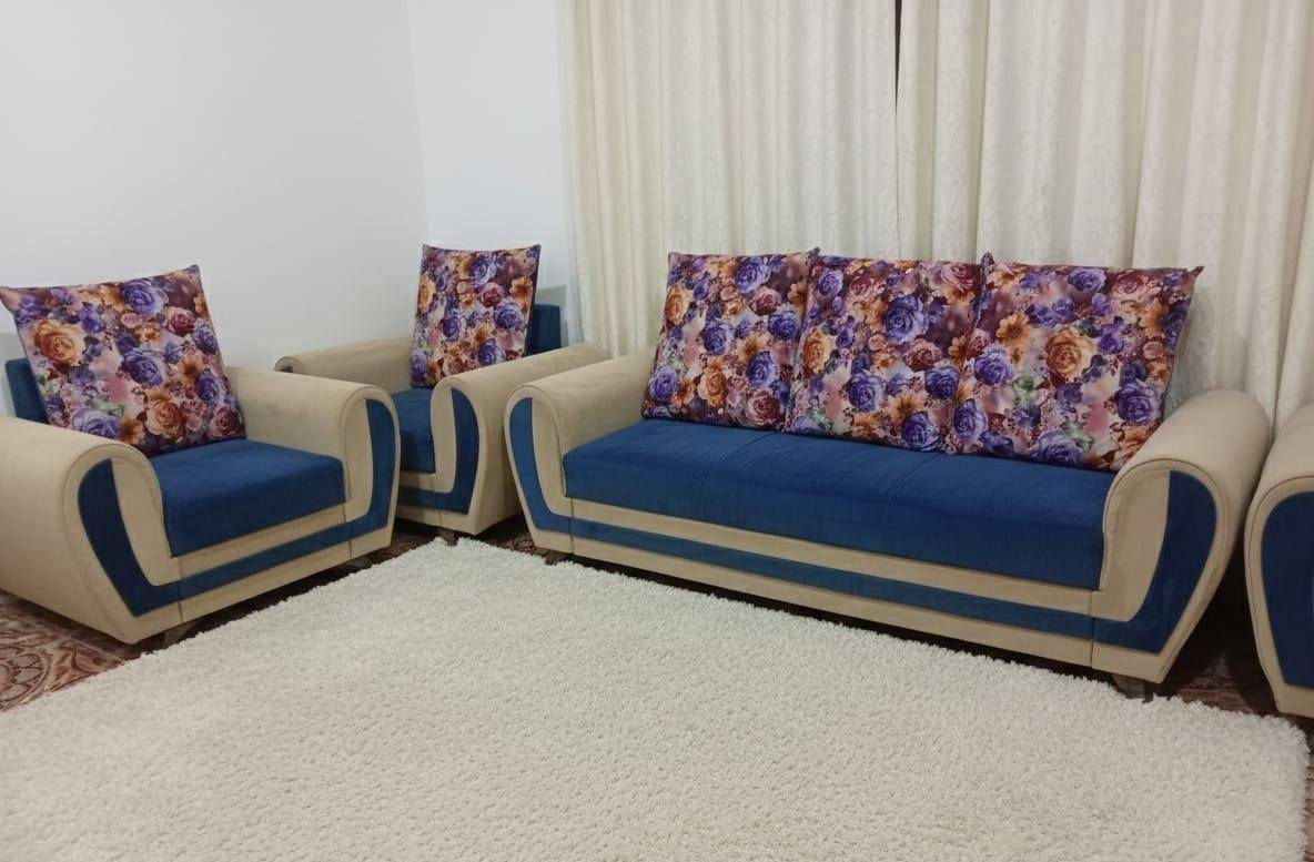 تخم نضيف جداً 8 مقاعد  مكاني الهورة سعرة 250 
***********
