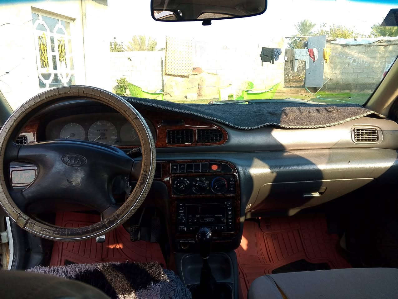 السلام عليكم 
سياره كيا سيفيا للبيع موديل 1996 والسنوية باسمي ونافذة لنهاية 2027  والسعر 37 ورقة وبيها مجال بسيط 
وللاستفسار الاتصال على الرقم ***********
