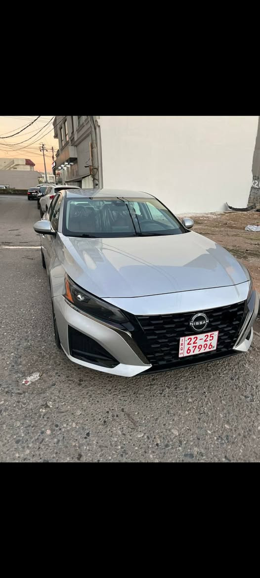 السلام عليكم..نيسان التيما 2023 sv..سيارة جديدة بمعنى الكلمة ..سيارة بعدها كاتي باقي شهر للترقيم..ماشية 69000 ميل ..صور الحادث مرفقة بالمنصورة..جاملغ جهة السائق تبديل مع صبغ بدون معجون ..وبيها بارد بالبوند مقدار شبر تقريبا..مواصفات كروس سرعه تشغيل عن بعد ..بصمة تشغيل..بصمات ابواب ..رادار امامي وجانبي وخلفي..تحديد مسار..السيارة معموللها غرفة داخلية كاملة جلد قرميدي كشنات وابواب والحصان الوسطي..سيارة بعدها بوضع الشركة ..ترايها للبصرة ..طخم تاير جديد بالباكيت ..مايحتاجلها مصرف ربع..ملاحظة رصعه بباب السائق بكد اصبع ..السعر المطلوب ..149 ورقة ومجال بسيط كلش..مكانها موصل  للتواصل..
***********
***********
