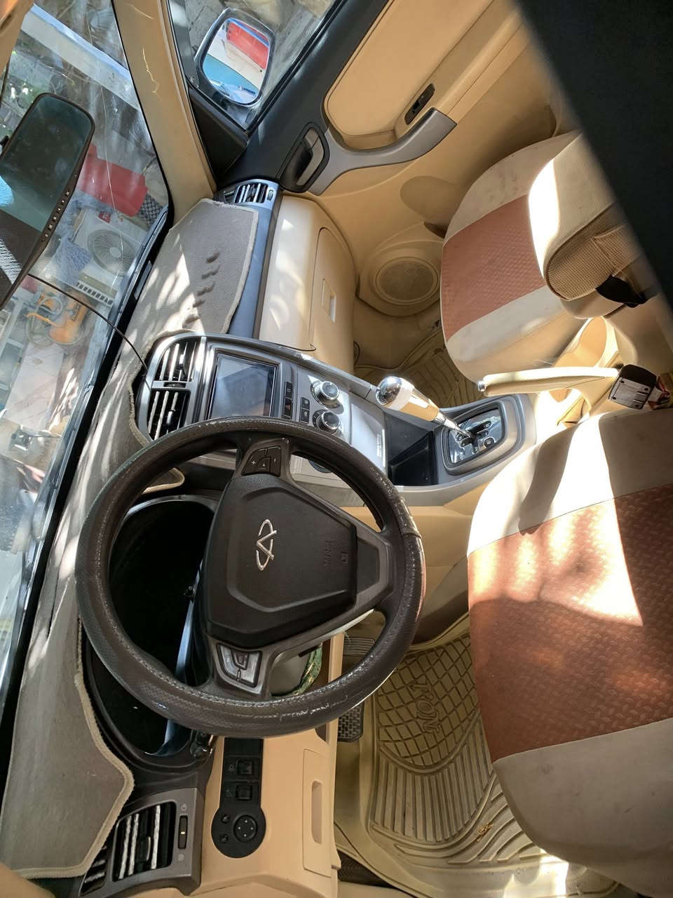 سياره تيكو 13
سياره نضيفه مال بيت ما متعوبه
حداده جديده توه مبدله
تايرات نضاف 
كير محرك خير من الله لا تنقيص ولا تبخير
كهربائيات كلها عل بلاد وشغاله من الطول للطول
سنتر لوك وبيها شاشه + داش كام هم 
سياره كامله وخير من الله 
نقصها فقط بيها خياسات ردلهن لكط ام الباقي كله فول
شغل وطلع وين ما اعجبك 
سياره ب اسمنه سنويته منتهيه ب 2023
غرامات ما عليها 
سعر 50 وبيها مجال للشراي 
مكاني قرنه /***********
