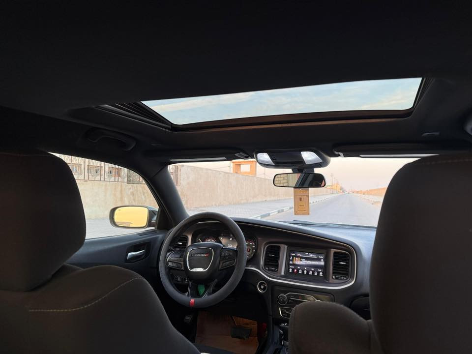 چارجر موديل 21 السياره جديده ومابيها دحچات ولا مهموله 
بيها مكانين صبغ فقط 
لا ايرباگ طاگ 
ولا شاصي ولا لغد ابد
سيارة استعمال شخصي من البيت للدوام فقط 
سعرها 225 وبيها مجال بسيط 
مكانها بحي الاصدقاء ومتواجد عالواتساب ***********
