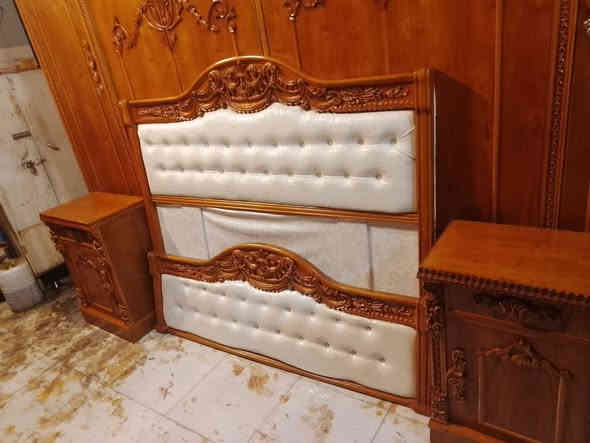 غرفه سته أبواب ملحق شغل درجة اولى نقش زان زان غرفه اخو جديد شرط رقم واحد ***********
