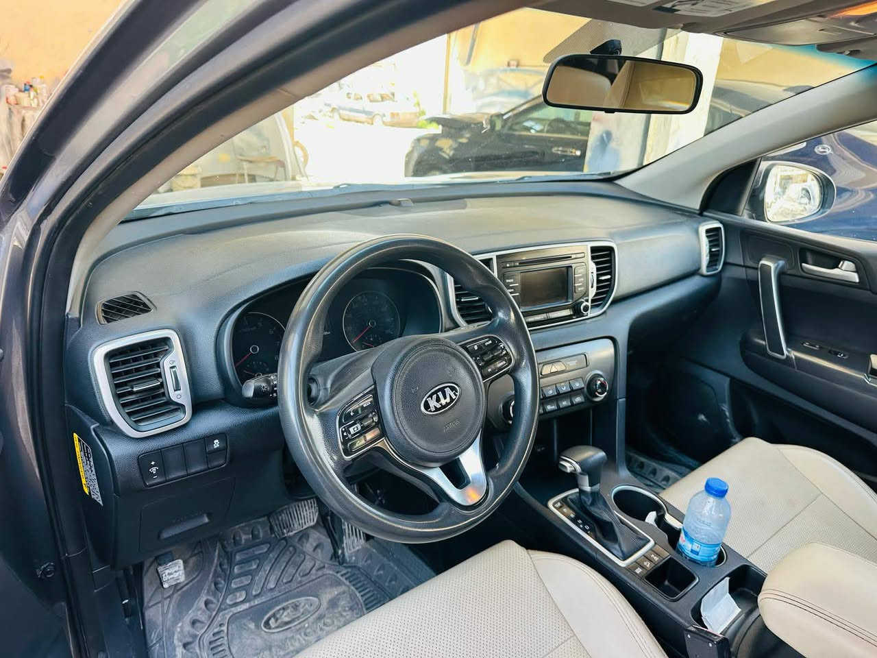 كيا سبورتج موديل ٢٠١٧ وارد امريكي
ماشية 97 الف ميل قابل للزيادة مواصفات تحكمات ستيرن جهتين كروس سرعة مسجل شاشة مع كاميرة بلادية تبريد قطعتين ويل كب عدد ٤ تبريد خلفي محرك ٢٠٠٠ 
جي دي اي انظمة قيادة عادي سبورت اي بي اس اربعة دسك مانع انزلاق مثبت سرعة كروز  صدر باتري تايرات جدد شادهن سيارة جاهزة من الاخير 
رقم بغداد باسمي مشروع وطني السيارة دينار ماتصرف عليه جديدة  مكان السيارة ديالى بعقوبه للاتصال*********** السعر 170 وقابل للتفاوض حك الجيه
