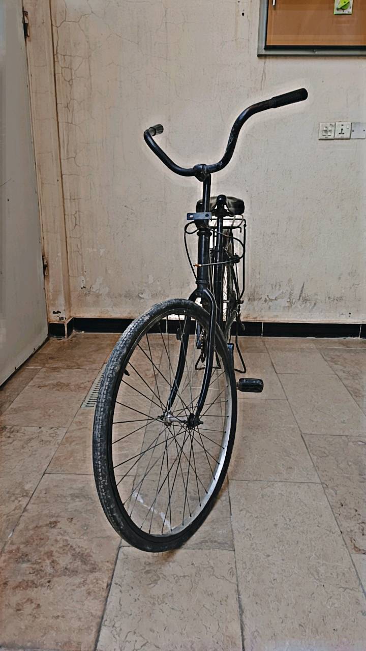 السلام عليكم 
بايسك بناتي للبيع 
مصبوغ لون اسود 
نقص بنجر خلفي وبريكات فقط
قفل التاير الخلفي شغال
العنوان:بغداد حي تونس
رقم الهاتف:***********