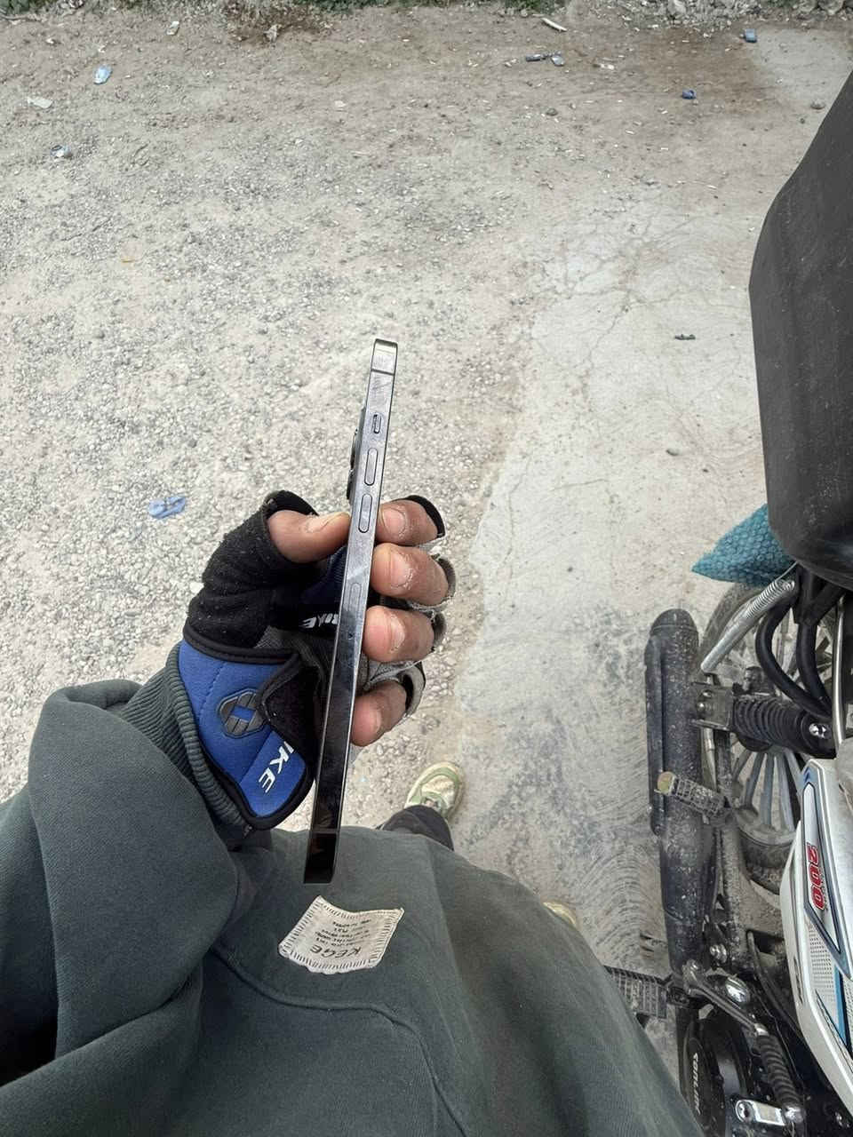 ١٢برو ماكس كلشي مامبدل بطاريه ٨١ بلادي فقط فيس إيدي واكف شخط واحد مابي بغداد شارع فلسطين رقم تلفون *********** مستعجل ٤٠٠ قفل قفل جوه ٤٠٠ ماابيع
