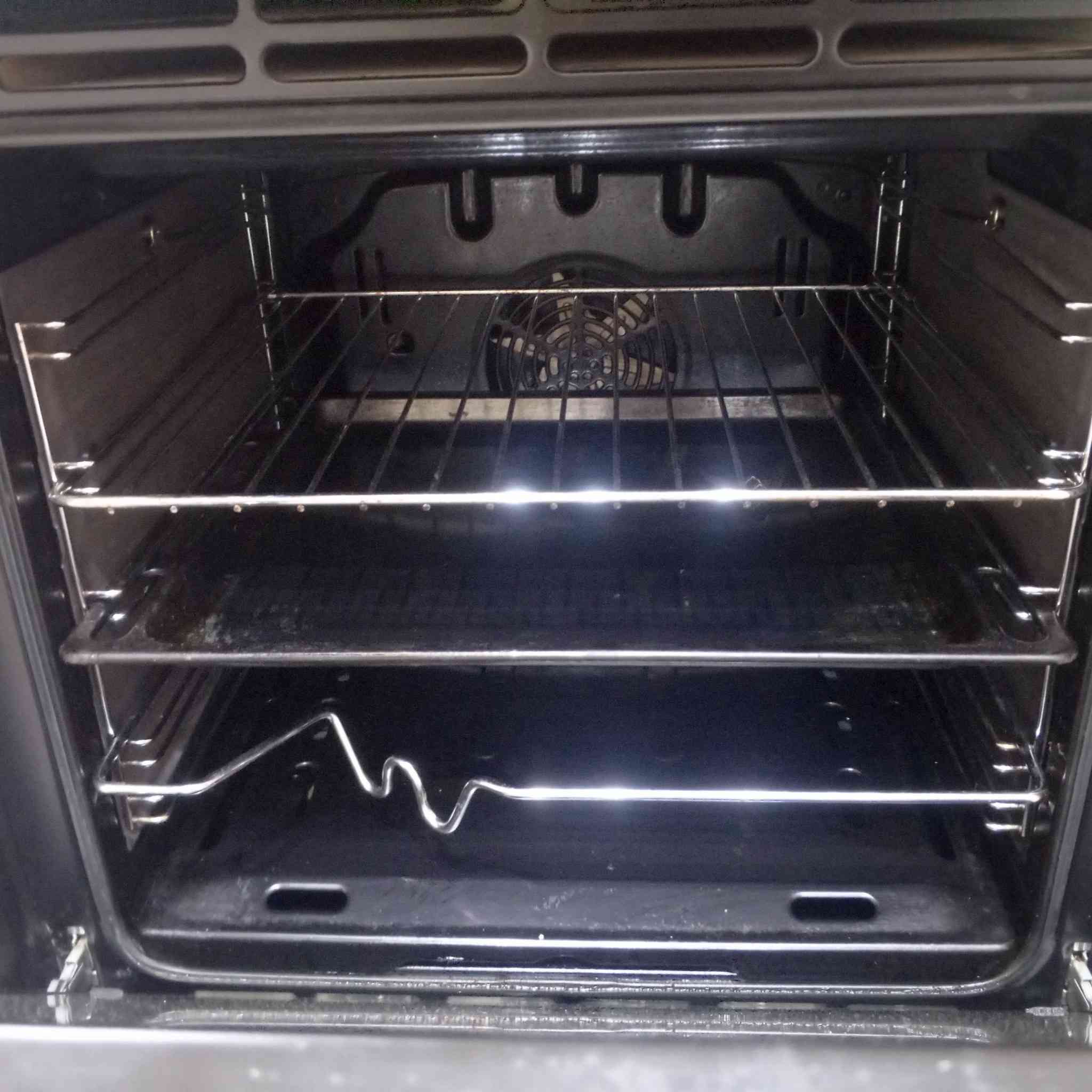 السلام عليكم طباخ منضدي مع فرن
DLC  ماركه اخو الجديد احلى من الصوره السعر 650 وبي مجال قليل وغساله سامسونج. اوتو ماتيك ألسعر 550 جديده مستخدمه جدا قليل للتواصل او الاتصال ***********
