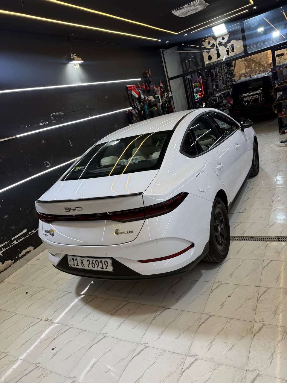 BYD كن بلاس 
2025 
مكفولة فقط رصعة بالجاملغ الامامي اليسار موضح بالصورة 
بعدها بحالة الوكالة مقرم كامل تحويل ثاني يوم 
مكاني السيارة بغداد المنصور
للاستفسار /***********
***********
السعر 18 مليون و 100 بغداد, العراق
