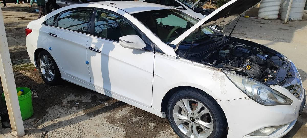 سلام عليكم سوناته 2013 بيه قطعتين سياره تخم تاير جديد حدايه جديده مكينه وكير مكفولات تبريد قطعتين سياره خير من الله رقم اربيل تريد مداور أو وكله سعر 110بيه مجال قليل ***********لاتصال
