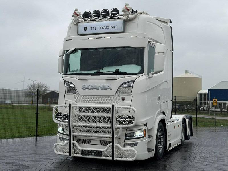 Scania S650
سنة الصنع 2021
ممشى 601.000 كم 
ناقل حركة أوتوماتيكي 
قوة المحرك 650 حصان 
عدد الاسطوانات 8 
نظام المحور 2×6
فول مواصفات 
السعر 560 ورقة 
شامل كمرك ونقل


**إذا كنت صاحب هذا الإعلان وتريد حذفه لأي سبب، رجاءا أرسل رسالة إلى الدعم الفني**