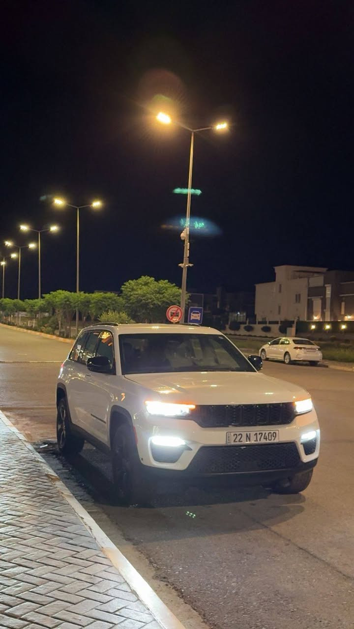 سلام عليكم
جيب كراند شيروكي بلاك توب 2023
Jeep Grand Cherokee _black top 2023
وارد أمريكي 
محرك 3600 / 6 سلندر 
4×4 دفع رباعي 
ويل 20 
مواصفات : 
بصمه تشغيل عن بعد 
رادار أمامي + رادار خلفي + جانبي (نقطة العمياء) 
تحديد مسار 
 تحديد سرعة 
قيادة ذاتية المسافات 
وضع قيادة سبورت + عادي 
شاشة رئيسية Apple car play + android auto 
تبريد قطعتين 
 الكشن جلد وكنتارا اسود 
كشن السائق كهربائي 
مري جانبي هيتر 
صندوق كهرباء 3 تحكمات سياره + بالبصمة فتح عن بعد 
كشن + ستيرن تدفئه
وبعد مواصفات اكثر 
حادثها جاملغ يمنه وربع بونيد البونيد بلادي مصبوغ 
والجاملغ مبدل ... الايرباك مبدل دشبول بلادي 
السيارة رقم اربيل تحويل مباشر متواجده ب بغداد 
ر. م : *********** 
س : 285 ورقه
