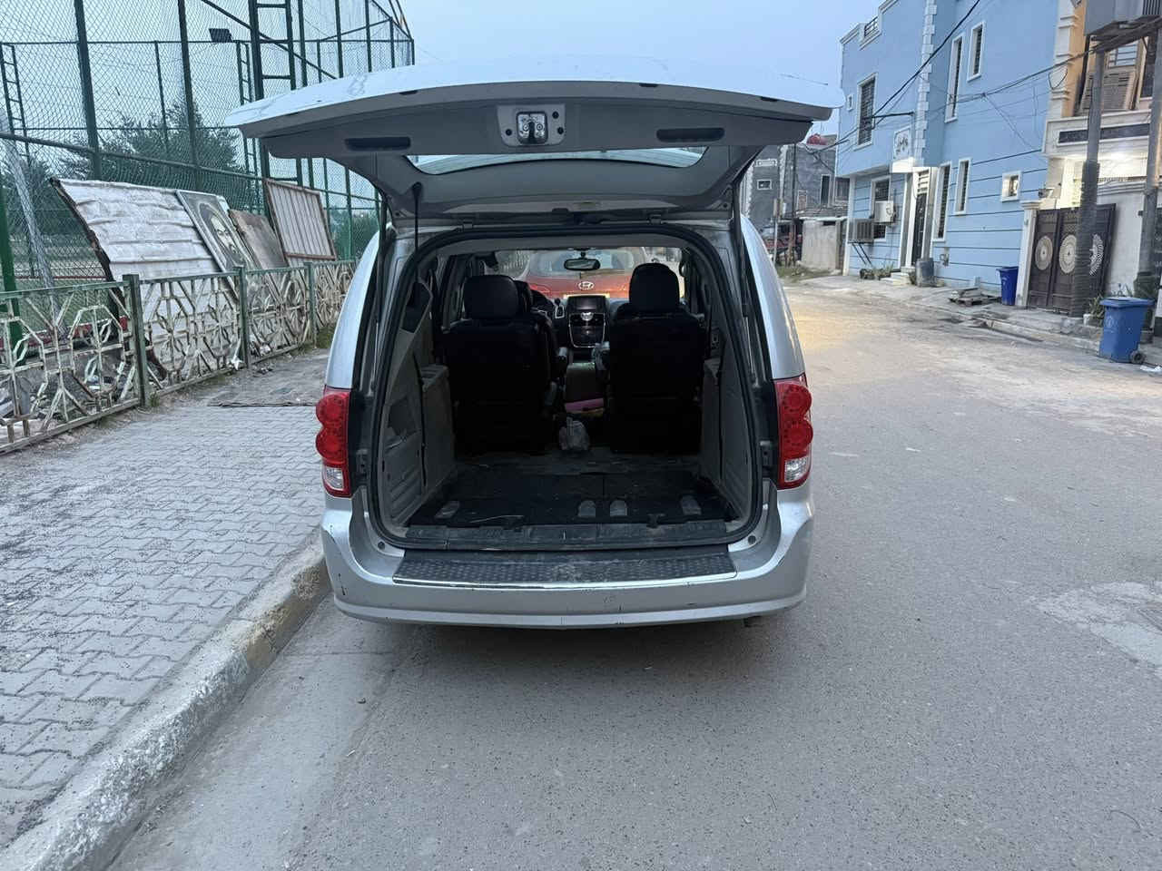 سلام عليكم ورحمة الله بركاته 
سياره للبيع دوج كرفان موديل ٢٠١١ 
رقم بغداد باسمي
وموجود صوره سونار
سعر ١٢٧ ورقه 
هايه رقمي ***********
