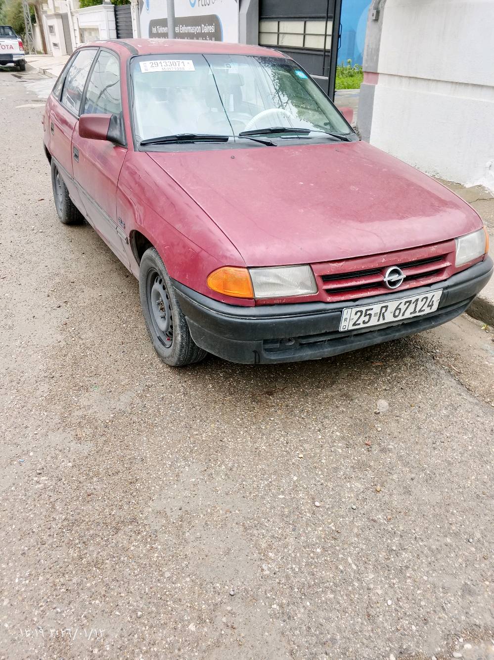 السلام عليكم اوبل استرا موديل 1992 رقم كركوك مشروع وطني لغايه 2029 يوجد دفتر بنزين سياره نظيفه راديتر جديد باتري جديد تخم كدام جديد كهربائيات كله شرط