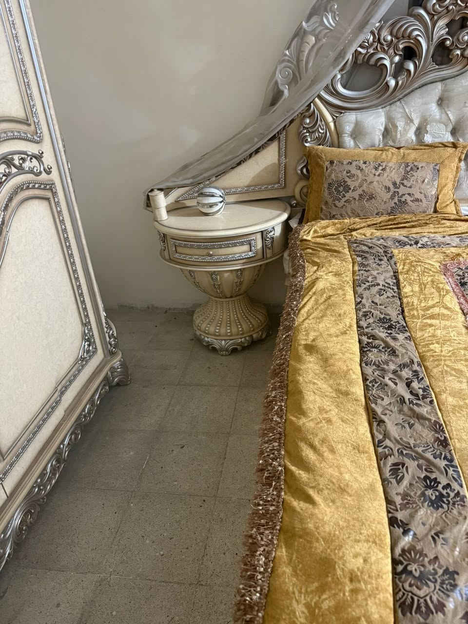 السلام عليكم غرفه ماليزيه نظيفه كلش اي شخط مابيهة السعر خاص او تتصل على هاذ الرقم *********** مكاني بغداد المنصور
