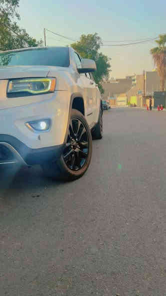 سلام عليكم جيب موديل 2016 فئه لمتدد فول مواصفات كشنات تدفئه تبريد استيرن تدفئه حساسات غرفه جلد اسود تخم تاير صدر قبل اسبوع مبدله  السياره مصبوغه عام مكفوله من الكص بدون لغود وشواصي رقم بغداد شبهه مميز بأسمي السياره  مكان بغداد بيع او مراوس حسب القناعه ***********. السعر 160بيه مجال بسيط
