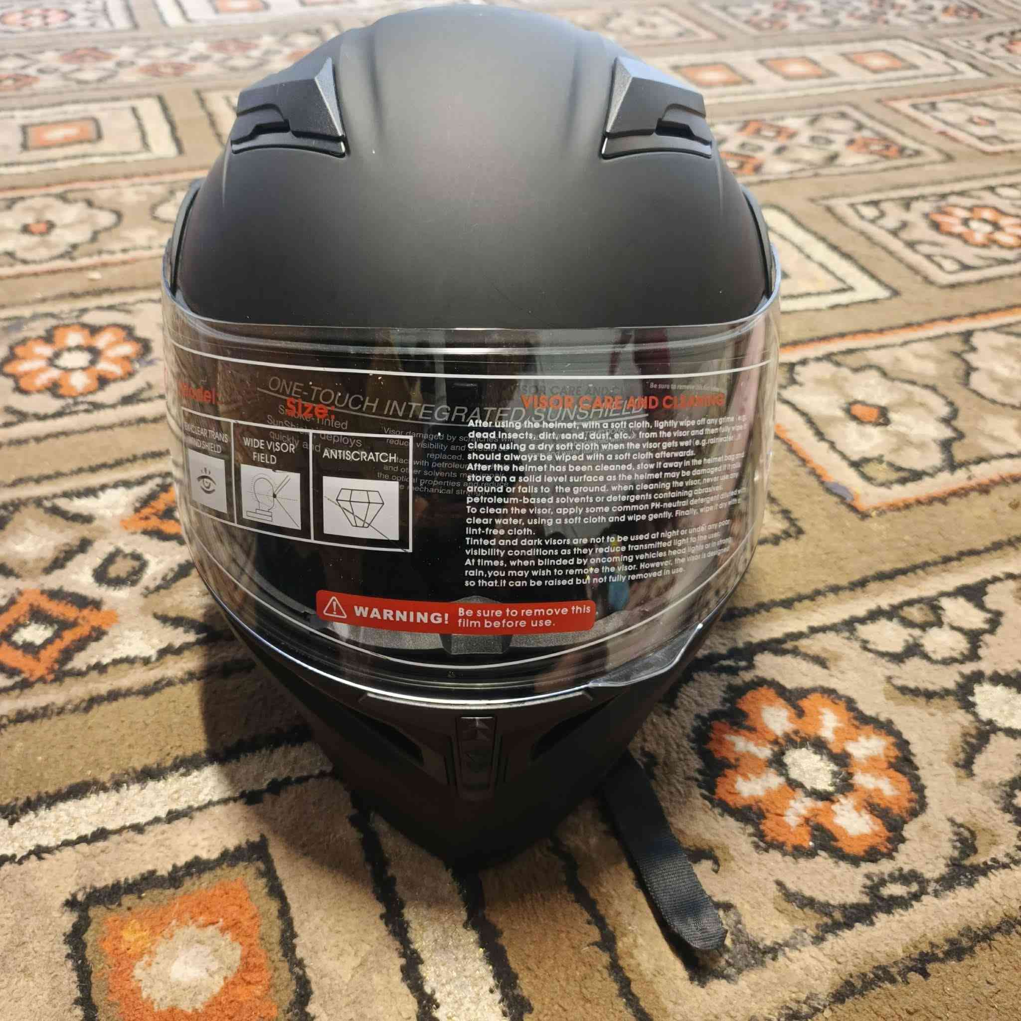 للبيع خوذه جديده ممستعمله ماركه قيم واخذ ممتواجده ع الفيس الاتصال ع الرقم ***********
