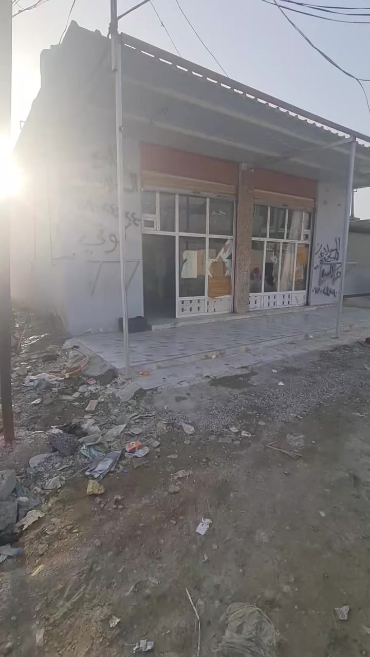 كوفي للبيع بنايه كامله المكان بعقوبه تقاطع الساده مع ميوزه باليارد نوع ويركه ونوع سوبر ماستر مع عارضة براد مع شاشه بلازمه مع ٢٠ كرسي واربع ميوزه مع ٧نراكيل مع ٥قنفات بيع شلع ] البنايه جانت اسواق كامله من سيراميك وسقف سندويج ١٠ قطع كل قطعه ١٢ متر نضيف كلش  كامله من سقف ثانوي لدات كهرباء نقاط 24 نقطه كهرباء ضفيره كهرباء ٣فيز    مع جامخانات مع كبنكات ٢ ترهم اسواق اومخزن بنص منطقه حي العبور بنايه جديده ونضيفه للبيع السعر مع كافة الملحقات 8 مليون ***********
