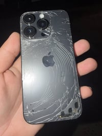 للبيع آيفون ١٤ برو الجهاز ومع من عندي وبس الضهر انضرب والكلاسة  البطار...
