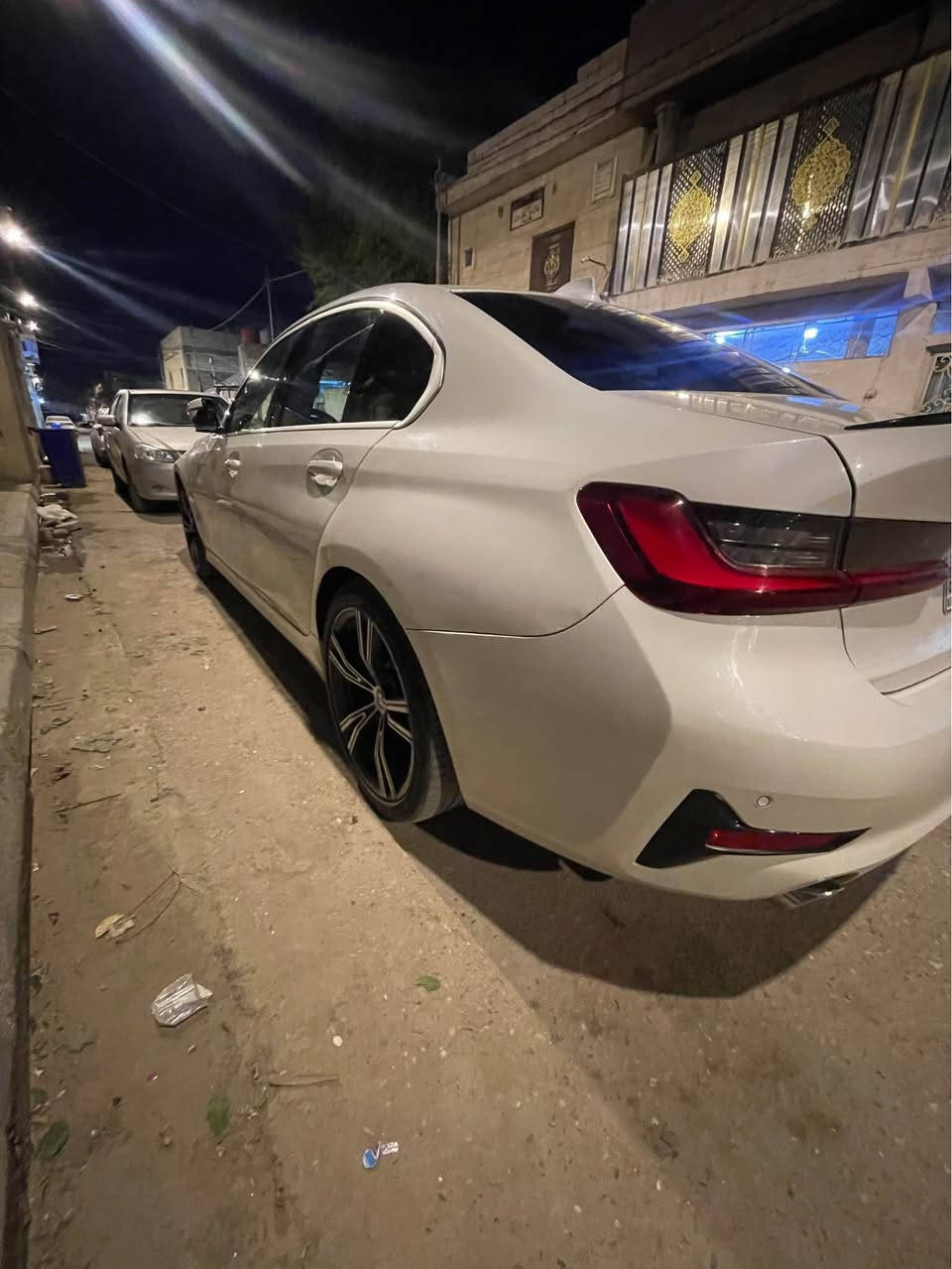 � الماركة / الموديل: BMW 330i
🔹 السنة: [22]
🔹 السعر المطلوب: [245] (قابل للتفاوض المعقول)
🔹 الممشى: [100,690 km] كم
🔹 نوع الوقود: بنزين
🔹 المحرك: 2.0 لتر تربو (أداء ممتاز واقتصاد جيد)
🔹 ناقل الحركة: أوتوماتيك
🔹 اللون الخارجي ابيض / الداخلي: [مشمشي]

✨ الحالة والمميزات:
✔️ السيارة بصيانة دورية منتظمة
✔️ حالة المحرك والجير ممتازة
✔️ بدون حوادث (أو اذكر إن كان هناك أي حادث بسيط)
✔️ جميع الخدمات والفحوصات متوفرة
✔️ [مثلاً: فتحة سقف / حساسات خلفية / كاميرا / شاشة / جلد / بلوتوث 
سيارة صفر مسج سياره رقم دهوك بسمي
الرقم *********** البصرة, العراق
