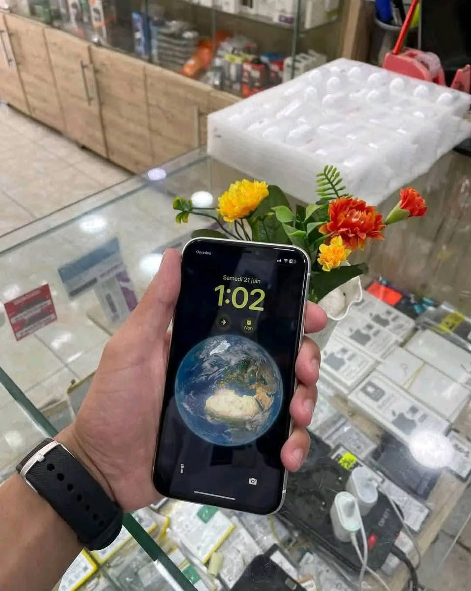 ايفون 11عادي امريكي ذاكره 128 بطاريه 77 خط واحد مكفول السعر مناسب جدا 210 فقط الاستفسار خاص او الاتصال ***********بي وات ساب
