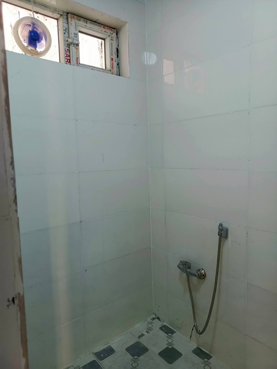 ياالله 

 مستعجل مستعجل مستعجل مستعجل مستعجل مستعجل مستعجل مستعجل 

بيت للبيع حي ميسان قطاع 22ع مشتل مساحه 100متر يحتوي على غرفه وصاله واستقبال ومطبخ وصحيات والطابق الثاني يحتوي على غرفه وصاله وصحيات صب كونكريت ارضيه مرمر جدران سيراميك سقوف جبسن بورد شغل درجه اولى 

السعر خاص 

للاستفسار والمعلومات الاتصال بنا ع الارقام التاليه 

***********

***********

***********

او مراجعه مكتب ألروان للوساطه العقاريه والمقاولات العامه 

عنوان المكتب حي ميسان ع الشريط قرب صيدليه الشراع 

عندك بيت عرصه للبيع راسلنه وات ساب وتدلل
