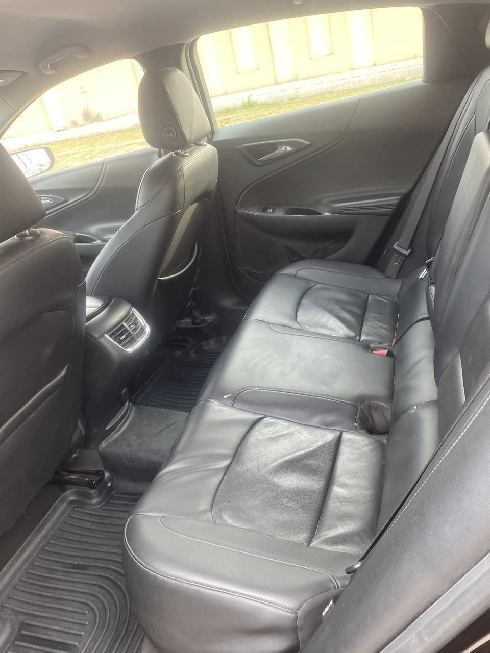 السلام عليكم ماليبو 21 بغداد معوقين  باسم بنية  
محرك كير جديد 
حدادية جديدة
فول ماعده الفتحه 
كشنات جلد تدفئة تبريد 
تحكمات بصمة 
ماشية ٨٥ 
ضرر جاملغ وبنيد 
وصبغ صفحه بدون دواخل 

السعر ١٠٣ وبيه مجال ومراوس هم ترهم 
الاستفسار *********** 
 واتس ***********
