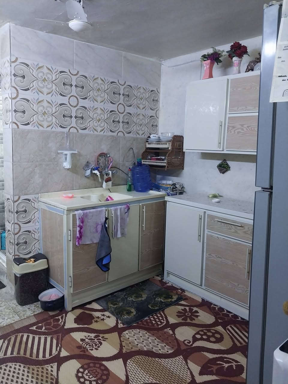 السلام عليكم بيت للبيع نصف قطعه شرك طابق ونص نظيفه جداوامستعجل على البيع  مساحه٧٢متر قطاع ٧٤ قريبه جداعلى شارع سوق العوره السعر٨١وبيها مجال قليل وتحتوي على غرف نوم عدد٢ واستقبال ومطبخ وحمام وتواليت اتصال على الرقم***********
