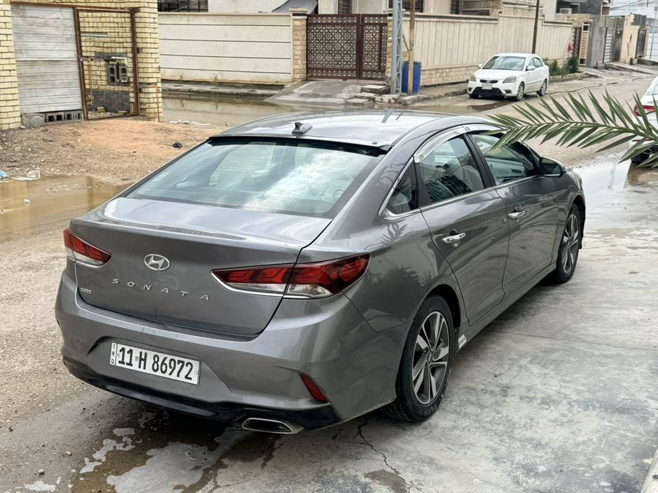 سوناتا 2018  رقم بغداد الجديد وارد امريكي فول مواصفات عدا فتحه
بصمه تشغيل وابواب 
كشنات كهرباء تدفئة تبريد ثلج حادث خفيف ضربتها لايت ربع جاملغ وربع بنيد بدون دواخل بدون ايرباك 
.. كير محرك صدر كله بشرط تخم تاير جديد 
سياره حلوه ترايها كلش حلو 
السعر 135 $$ وبيها مجال
***********
