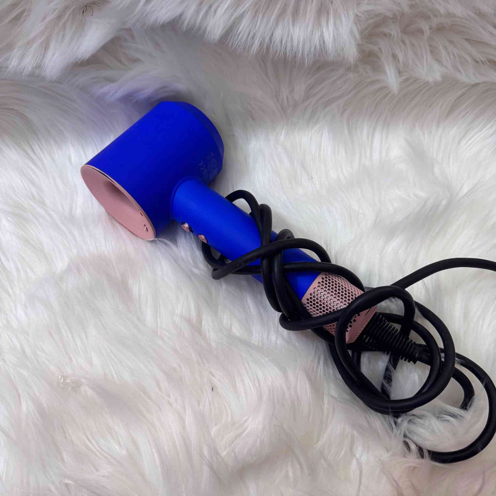 السلام عليكم
شسوار ماركه dyson اصلي بدون ملحقات  نظيف جدا 

قيمو بالي يرضي الله وبالعافيه على الي ياخذه 

متوفر توصيل للجميع المحافظات


**إذا كنت صاحب هذا الإعلان وتريد حذفه لأي سبب، رجاءا أرسل رسالة إلى الدعم الفني**