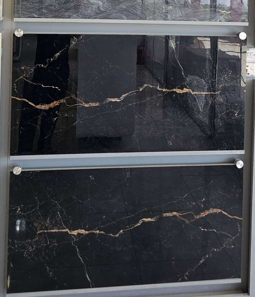 تم بعون لله..

وصول وجبة جديدة من الالواح قياس 120*60 (هندي & أيراني)

#معرض_المصطفى_للسيراميك

***********
***********

العنوان: واسط - قضاء الزبيدية - شارع الحي الصناعي - معرض المصطفى للسيراميك
