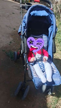 عربانة أطفال • تحمل ٦ سنوات • ما بيها ضرر