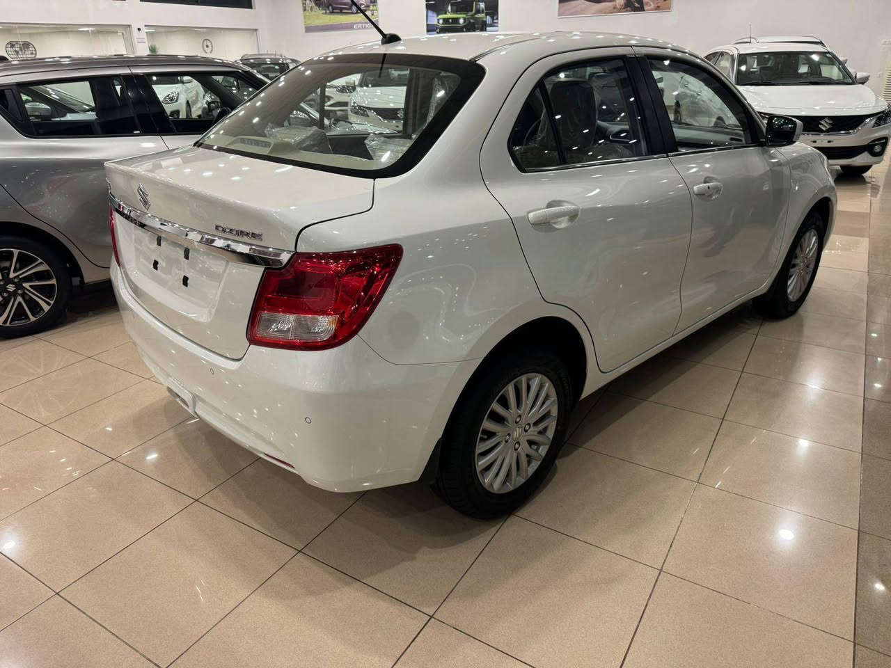 السلام عليكم
سوزوكي ديزاير 2023 للبيع رقم اربيل
السيارة بعدها بحالة الوكالة مكفوله من اي ضرر ...ماشية ١١ الف فقط
بصمة
حساسات خلفيه 
مرايات شفط
جام كهرباء
شاشة كاميرا
السيارة صفر من اربيل غير وارد
 سيارة منزل
السعر 119 ورقة
للتواصل واتساب ***********
مكاني اربيل
