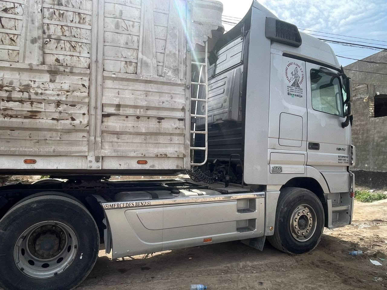 للبيع راس وعربانه اكتروس 2003 محدثة حاجب رقم سليمانية عربانة  12/70 شاصي اوربي 16 سعر 3 وبيها مجال للاستفسار رقم صاحبها ***********
