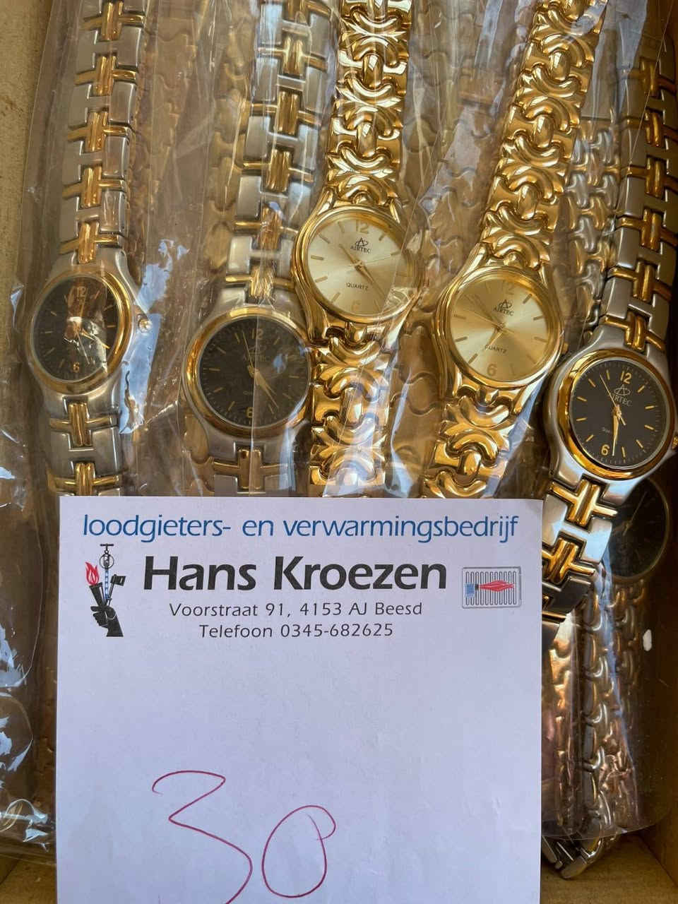 متاح ساعات عدد 2000 قطعه ماركه اوربيه رجالي نسائي تواصل عالرقم *********** شرط الشغل و جديد اجت بضاعه من هولندا
