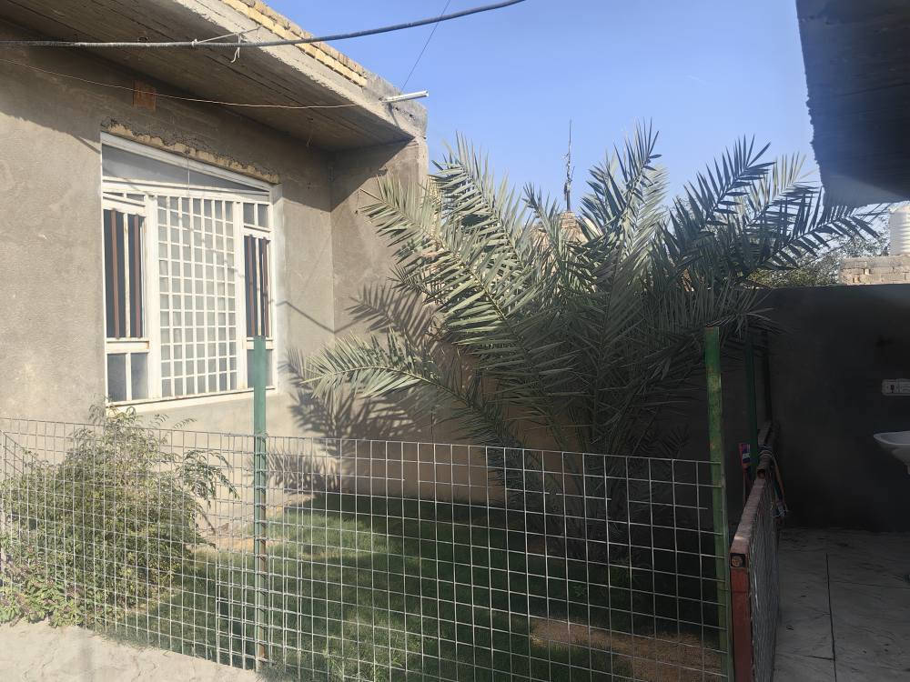 دار للبيع طابو مساحة 250 م بناء طابوق السقف كونكريت يحتوي 2 غرف، صاله، مطبخ، ديوانيه، ناحية الفضليه، شارع المحطه، رقم الهاتف*********** ، ***********
