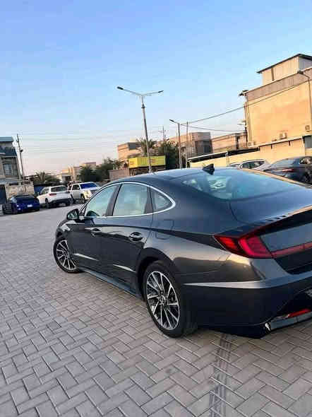 للبيع سيارة :( معوقين) #هيونداي_سوناتا_فئة_لمتدد_LIMITED( أعلى فئة ) فول مواصفات 1/1
•الضرر : صندوق فقط
•الرقم : مرقم بغداد معوقين ( وكالة عامة بل سيارة )
•الايرباكات : بدون ضرر اي ايرباك 
نكفل السيارة من ( الشاصي ، الغرق و الايرباك واللغود)

•المواصفات :
السيارة : هونداي سوناتا لمتدد لون رمادي 🩶
الموديل : 202‪2
المحرك : 1.6L توربو (اربعة سلندر)
العداد :29
حجم الويل : ويل كب حجم 19 مع طقم تايرات بحالة ممتازة
لايتات اربعة عدسات زينون اصل مع حاجب LED
بصمات عدد 2 للأبواب مع بصمة جنطة وبصمة تشغيل
قمارة بانوراما
حساسات في الجامه الامامي في نضام الامطار 
نظام الكاميرات الأربعة برؤية 360 درجة
رادار امامي مانع تصادم
حساسات ورادارات الانحراف عن المسار
حساسات ورادارات الاجتياز الجانبية (نقاط عمياء)
حساس امامي اصل
حساس خلفي اصل
شاحن واير ليس (لاسلكي)
شاشة الدشبول حجم كبير للتحكم بأيعازات السيارة
غرفة السيارة:كشنات السيارة جلد vipابيض
كشن ذاكرة (خزن ميموري) لكرسي السائق
تحكم فول كهرباء لكرسي السائق والراكب
تبريد وتدفئة لكشنات المقدمة
تدفئة بالستيرن
تبريد قطعتين امامي وخلفي
تحريك المركبة إلى الامام والخلف من خلال البصمة
سايد بريك دكمة
سستم صوت BOSE
اشاير بالمرايا الجانبية
تحكم ستيرن جهتين بلوتوث وحاكية وكروس سرعة وتحكم صوت 
شاشة داتا شو
نظام ABS مانع انزلاق
العنوان بغداد
***********‪ بغداد
