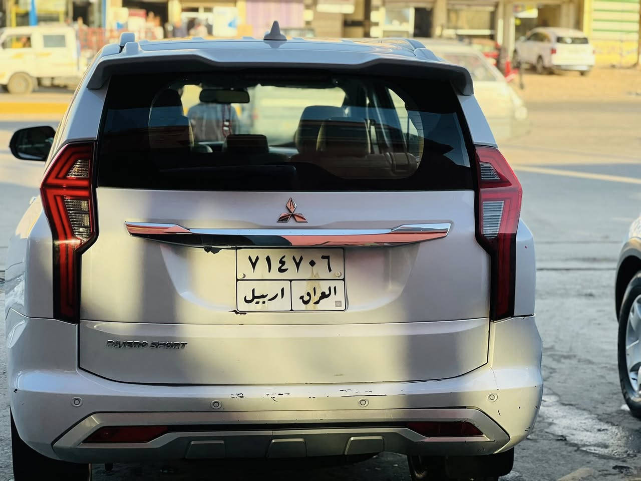 سلام عليكم 
سياره باجيرو سبورت مونتيرو
موديل 2020 
موصفاتها 
شاشه 
كامره خلفيه
حساسات امامي وخلفي
7 راكب
اشاير بلمري
شفتات استيرن
محرك 3000
فتحت سقف 
وباقي الموصفات
سعر 225 وبيها مجال 
رقم الهاتف ***********
