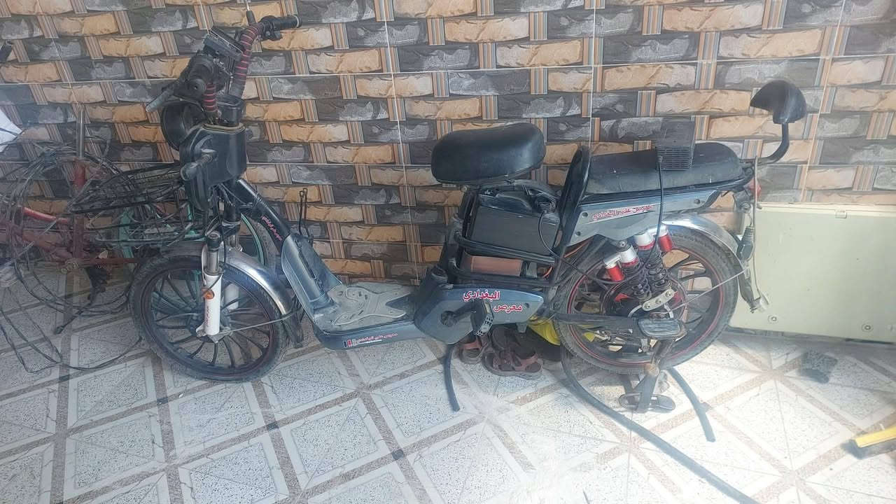 سلام عليكم دراجه للبيع  حجم ٢٠ 
البطاريات بيهن ضعف شغاله 
السعر ١٧٥ قفل ماخذين  ب٥٥٠
كوت مركز
***********
