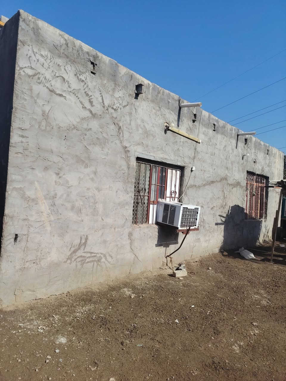 السلام عليكم
 للبيع بيت 3 عرف صاله استقبال مطبخ حمام  مساحه نص دونم عقد 25 العنوان مشروع المسيب قرب مدرسة سيد خليف مسافه 700 عن شارع حله بغداد ***********   ***********
